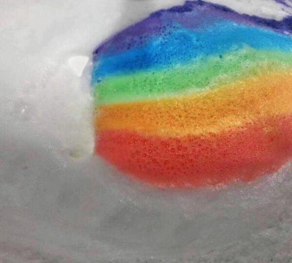 Rainbow Salt Bath Bomb – Bubble & Skin Care - Image 9